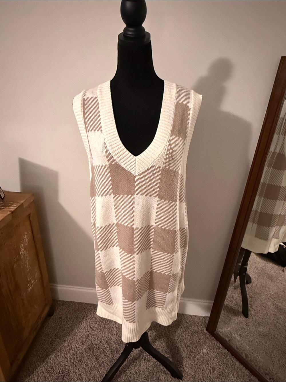 Abercrombie & Fitch Cream and Tan Checked V-Neck Sweater Vest